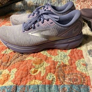 Brooks ghost running shoes